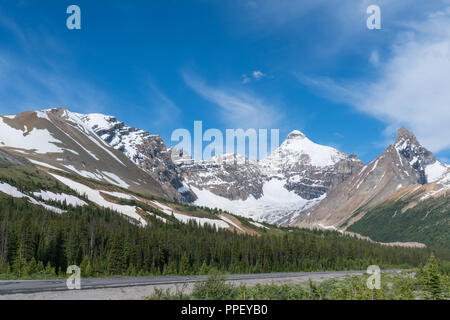 Canada La Route 93 sur la Promenade des glaciers dans le parc national de Banff, Alberta Banque D'Images