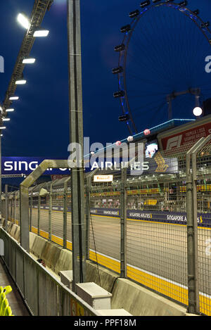 La Fosse Des garages de la fosse à la tribune de Formule 1 dans la région de Marina Bay à Singapour République de Singapour Asie Banque D'Images