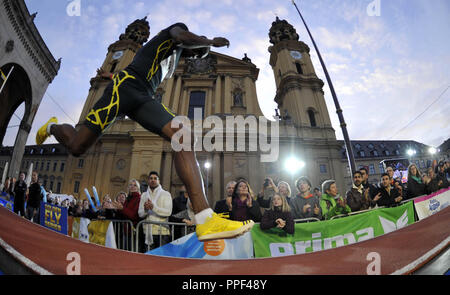 Cavalier Ignisious Gaisah longtemps à l'International à la perche et le saut en longueur et saut 'Réunion Fly' sur l'Odeonsplatz à Munich. Banque D'Images