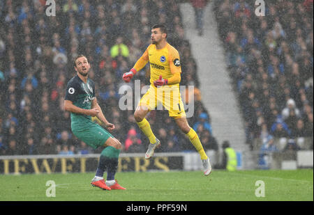 Maty Ryan de Brighton est à la tête de la ball clair d'Harry Kane d'éperons au cours de la Premier League match entre Brighton et Hove Albion et Tottenham Hotspur à l'American Express Community Stadium , Brighton , 22 Sept 2018 Editorial uniquement. Pas de merchandising. Pour des images de football Premier League FA et restrictions s'appliquent inc. aucun internet/mobile l'usage sans licence FAPL - pour plus de détails Football Dataco contact Banque D'Images