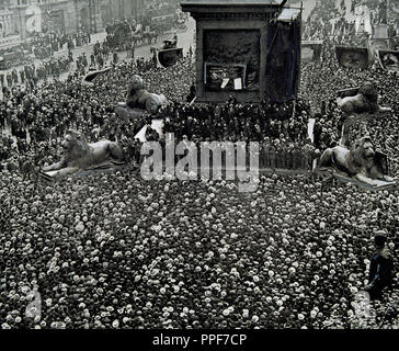 Du mouvement syndical. Grève des travailleurs des transports. Réunion à Trafalgar Square (1912). Londres. L'Angleterre. Banque D'Images