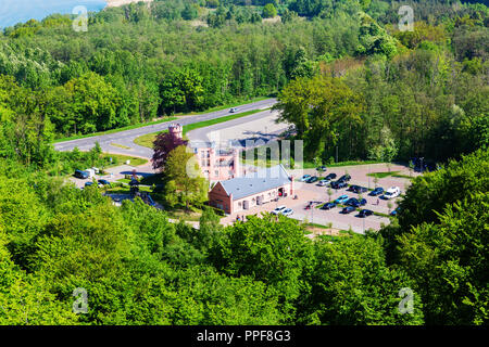 Piazzetta, Allemagne 13 mai 2018 Forester's : maison vue de la tour d'angle du sentier sur la canopée Ruegen avec des personnes non identifiées. La tour a un heig Banque D'Images