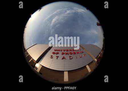 La façade et l'intérieur des aspects de l'ARIZONA CARDINAL STADIUM. ARIZONA CARDINALS STADIUM, lors de la pré-saison 2013 actions et l'International Guinness Banque D'Images