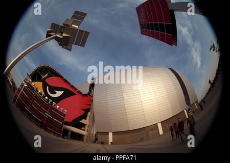 La façade et l'intérieur des aspects de l'ARIZONA CARDINAL STADIUM. ARIZONA CARDINALS STADIUM, lors de la pré-saison 2013 actions et l'International Guinness Banque D'Images