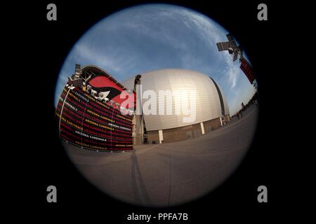 La façade et l'intérieur des aspects de l'ARIZONA CARDINAL STADIUM. ARIZONA CARDINALS STADIUM, lors de la pré-saison 2013 actions et l'International Guinness Banque D'Images