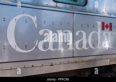 JASPER, CANADA - LE 5 JUILLET 2018 : le Canada sur le côté d'un rail Canada voiture voyageurs à Jasper, Canada Banque D'Images
