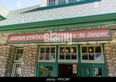 JASPER, CANADA - LE 5 JUILLET 2018 : panneau d'entrée à la gare de Jasper à Jasper, Alberta, Canada Banque D'Images