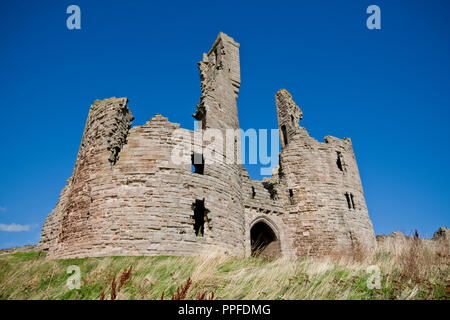 Château de Dunstanburgh près de Craster, côte de Northumberland, Angleterre Banque D'Images