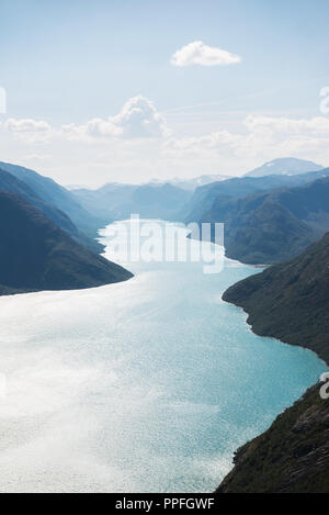 Vue aérienne du lac Gjende, Besseggen Ridge, le parc national de Jotunheimen, Norvège Banque D'Images