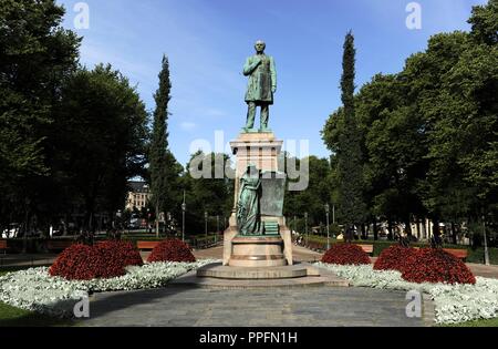 La Finlande. Helsinki. Monument dédié à la poète finlandais Johan Ludvig Runeberg (1804-1877). Statue par son fils Walter Runeberg (1838-1920). Érigée en 1885. Parc Esplanadi. Banque D'Images