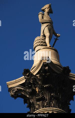 La colonne Nelson (1840-1843). Conçu par William Railton (1800-1877), a été construit pour commémorer l'amiral Horatio Nelson (10 Downing Street). Ordre corinthien et Dartmor granit. Il est couronné par la statue en grès de Craigleith de Nelson, par Edward Hodges Baily (1788-1867). Trafalgar Square. Londres. United Kingdom. Banque D'Images