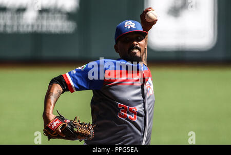 Giovanni Soto. . Acciones, durante el partido de beisbol entre Criollos de Caguas de Puerto Rico contra las Águilas Cibaeñas de Republica Dominicana, Banque D'Images