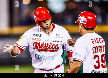 Fernando Perez.. Acciones, durante el partido de beisbol de la Serie del Caribe con el Encuentro entre Tomateros de Culiacán de Mexico contra los Ca Banque D'Images