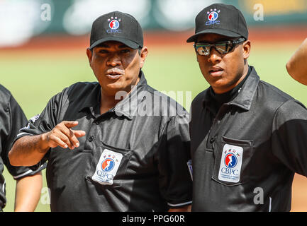 Equipo de Ampayers de la CBPC. Ampayer. . Partido de beisbol de la Serie del Caribe con el Encuentro entre Caribes de Anzoátegui (de Venezuela contra Banque D'Images