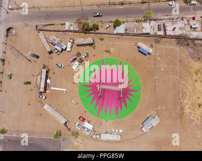 Vista Aérea de la Carpa de Circo Atayde ,en los campos de futbol Lanix en Hermosillo, Sonora, Mexique . Photo : (NortePhoto LuisGutierrez / clé ...) Banque D'Images