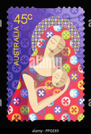 L'AUSTRALIE - circa 2004 : un timbre-poste utilisé à partir de l'Australie, représentant une illustration d'une mère et l'enfant, symbole de Marie et l'Enfant Jésus, vers 2 Banque D'Images