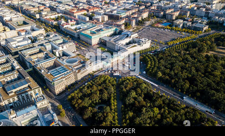 Vue aérienne de la porte de Brandebourg ou Brandenburger Tor, Berlin, Allemagne Banque D'Images