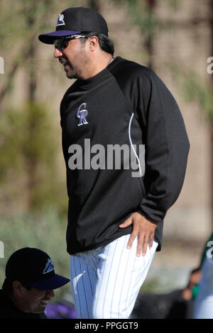 Mexican Coache Vinicio Castilla des Rockies du Colorado au cours du printemps 2013 Complexe sportif de diapos de Salt River Fields at Talking Stick dans l'Arizona. Banque D'Images