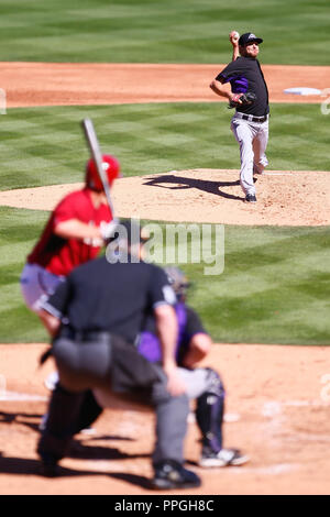 Dany Worth pitcher de Rockies durante el juego entre Arizona vs Colorado en el l'entraînement de printemps, de las Ligas Mayores del Beisbol, estadio Rivière Salée Banque D'Images