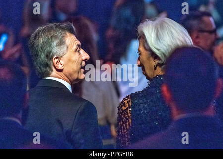 New York, États-Unis, 24 septembre 2018. Le Président de l'Argentine, Mauricio Macri parle au directeur général et Président du Fonds monétaire Imternational, Christine Lagarde, à l'Atlantic Council's Global Citizen Award lors d'une cérémonie au Cipriani Wall Street à New York. Photo par Enrique Shore Crédit : Enrique Shore/Alamy Live News Banque D'Images