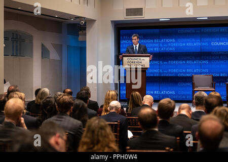 New York, États-Unis, 25 septembre 2018. Le Premier ministre espagnol Pedro Sanchez porte sur un événement au Council on Foreign Relations à New York, en marge de la 73e Assemblée Générale des Nations Unies. Photo par Enrique Shore Crédit : Enrique Shore/Alamy Live News Banque D'Images