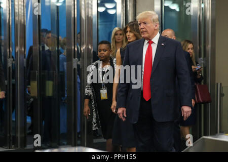 New York, USA. 25 Septembre, 2018. Donald Trump, Président de l'United States accompagné de son épouse Melania Trump, arrive à la 73e session de l'Assemblée générale des Nations Unies au Siège des Nations Unies à New York le mardi 25 mars. (Photo : Vanessa Carvalho / Brésil Photo Presse) Credit : Brésil Photo Presse/Alamy Live News Banque D'Images