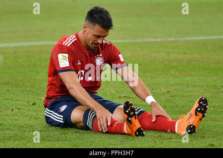 Sandro Wagner (Bayern Munich), déçu, frustré, déçu, frustratedriert, découragée, suis sol, action, simple action, seule image, cut out, corps plein, figure d'ensemble. Le football 1. 5.Bundesliga, journée, journée05, Bayern München M) - FC Augsburg (A) 1-1, le 25.09.2018 dans Muenchen ALLIANZARENA, DFL RÈGLEMENT INTERDIT TOUTE UTILISATION DE PHOTOGRAPHIE COMME DES SÉQUENCES D'IMAGES ET/OU QUASI, Vidéo | dans le monde entier Banque D'Images