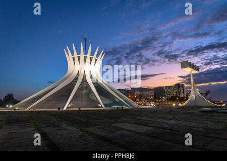 La Cathédrale de Brasilia de nuit - Brasilia, Brésil Banque D'Images