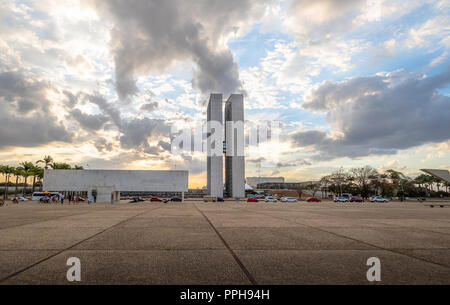 Trois puissances Plaza (Praca dos Tres Poderes) au coucher du soleil - Brasilia, District Fédéral, Brésil Banque D'Images