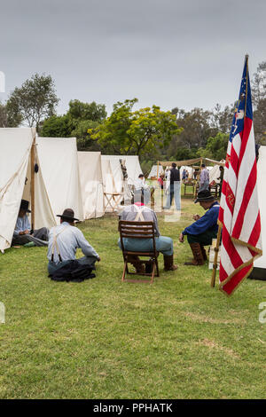 Les acteurs de la guerre civile américaine fait partie d'une reconstitution de campement dans la région de Huntington Beach Californie USA Banque D'Images