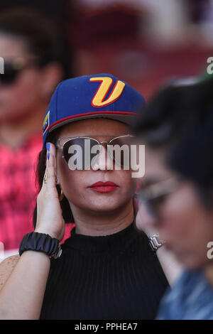 Mujeres de Venezuela (aficionadas Venezolanas), durante partido de beisbol  de la Serie del Caribe de beisbol en el nuevo Estadio de los Tomateros en C  Photo Stock - Alamy