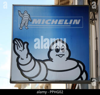 Paris, France, 14 septembre 2018 : signe de l'homme de Michelin sur un mur à Paris Banque D'Images