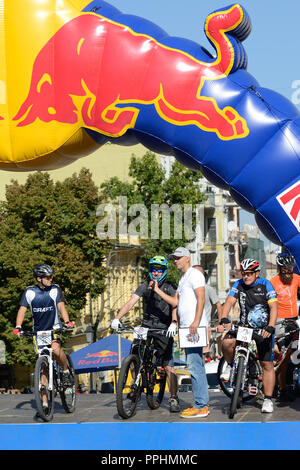 Kiev, UKRAINE - le 22 septembre : Les coureurs sont sur Red Bull Hill Chasers le 22 septembre 2018 à Kiev, Ukraine. C'est le vélo de course de sprint en montée. Takin Banque D'Images