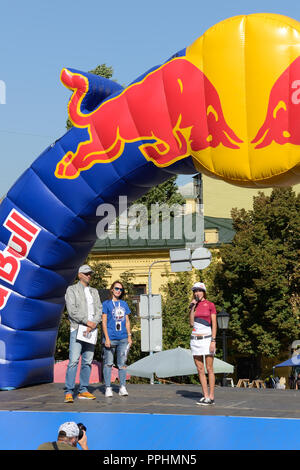 Kiev, UKRAINE - le 22 septembre : la cérémonie d'ouverture de Red Bull Hill Chasers par vtt cross-country ukrainienne Yana rider Belomoina le 22 septembre, 2018 Banque D'Images