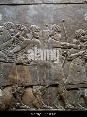 Palais d'Assurbanipal, à Ninive. L'Iraq. Soulagement, retour des chasseurs. La haute Mésopotamie. Neo-Assyrian Empire, 7e siècle avant J.-C.. British Museum. Londres, Royaume-Uni. Banque D'Images