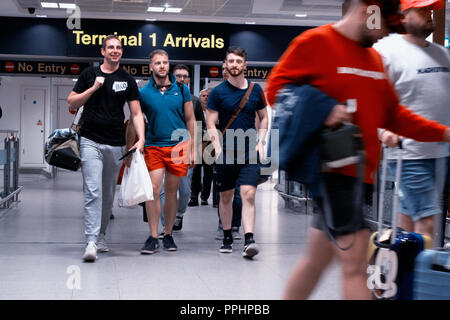 L'Aéroport International de Manchester à T1 avec hall d'arrivée de passagers à l'arrivée Banque D'Images