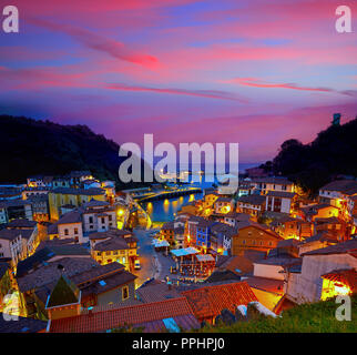 Cudillero village dans les Asturies en Espagne Banque D'Images