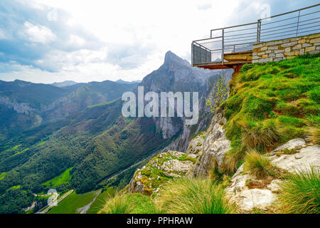 Fuente de montagnes à Camaleno de Cantabria Espagne Banque D'Images