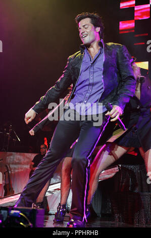 Chayanne se produit en concert à l'American Airlines Arena de Miami, le 4 juin 2010. Banque D'Images