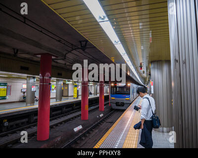 Tokyo, Japon - 9 septembre 2018 : en attente d'un métro à Tokyo Banque D'Images