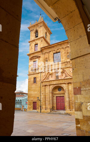 Oviedo dans les Asturies San Isidro église réelle de l'Espagne Banque D'Images