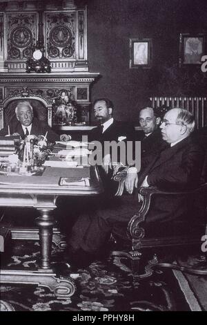 PRIMER CONSEIL DES MINISTRES DEL GOBIERNO DE LA PROVISOIRE II REPUBLICA - 23 de abril de 1931 EN EL PALACIO DE LA PRESIDENCIA. Banque D'Images