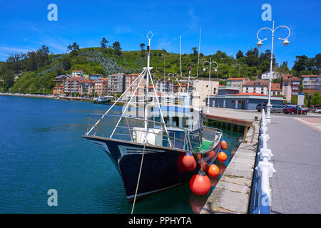 Port du bateau de Ribadesella Asturies en Espagne de Banque D'Images