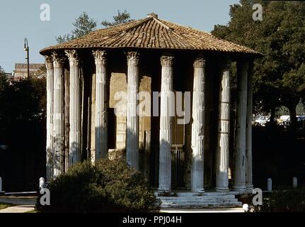 TEMPLO DE HERCULES HERCULES VICTOR O OLIVARIO ERRONEAMENTE IDENTIFICADO COMO TEMPLE DE VESTA, 120 AC. Emplacement : Temple de Hercule VENCEDOR. ITALIA. Banque D'Images