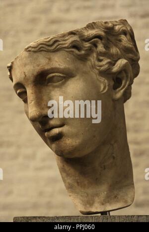 Détail d'un chef de la statue d'une déesse, sans doute l'Aphrodite. Copie romaine d'un original grec du 3e siècle avant J.-C.. Glyptothèque. Munich. L'Allemagne. Banque D'Images