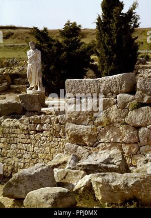 RUINAS DE LA CIUDAD GRIEGA - TEMPLO Y ESTATUA DE ASCLEPIO DIOS DE LA MEDICINA - SIGLOS III/II AC. Lieu : extérieur. GERONA. L'ESPAGNE. Banque D'Images