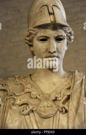 Athena. Déesse de la sagesse, le courage, la loi et la justice. (Équivalent romain : Minerva). Buste d'Athéna. La sculpture romaine après original d'environ 420 BC. Glyptothèque. Munich. L'Allemagne. Banque D'Images