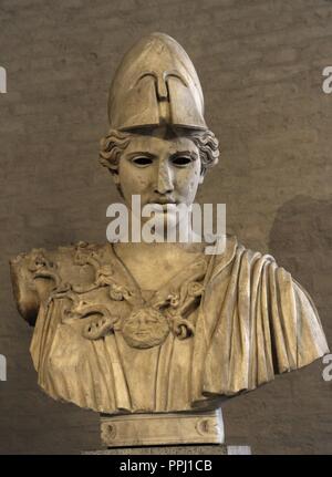 Athena. Déesse de la sagesse, le courage, la loi et la justice. (Équivalent romain : Minerva). Buste d'Athéna. La sculpture romaine après original d'environ 420 BC. Glyptothèque. Munich. L'Allemagne. Banque D'Images