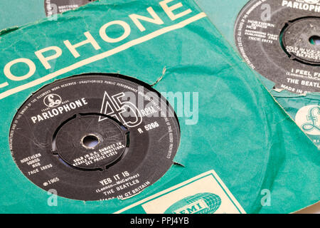 45 seul dans le Parlophone couverture verte. Les Beatles, c'est 'Oui' par Lennon et McCartney. B-SIDE. Banque D'Images