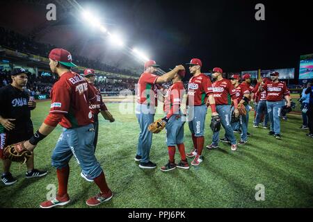 Alfredo Amezaga se despide del beisbol con su ultimo turno al bat durance la Serie del Caribe . Jeu de base-ball de la série des Caraïbes, avec le match Banque D'Images